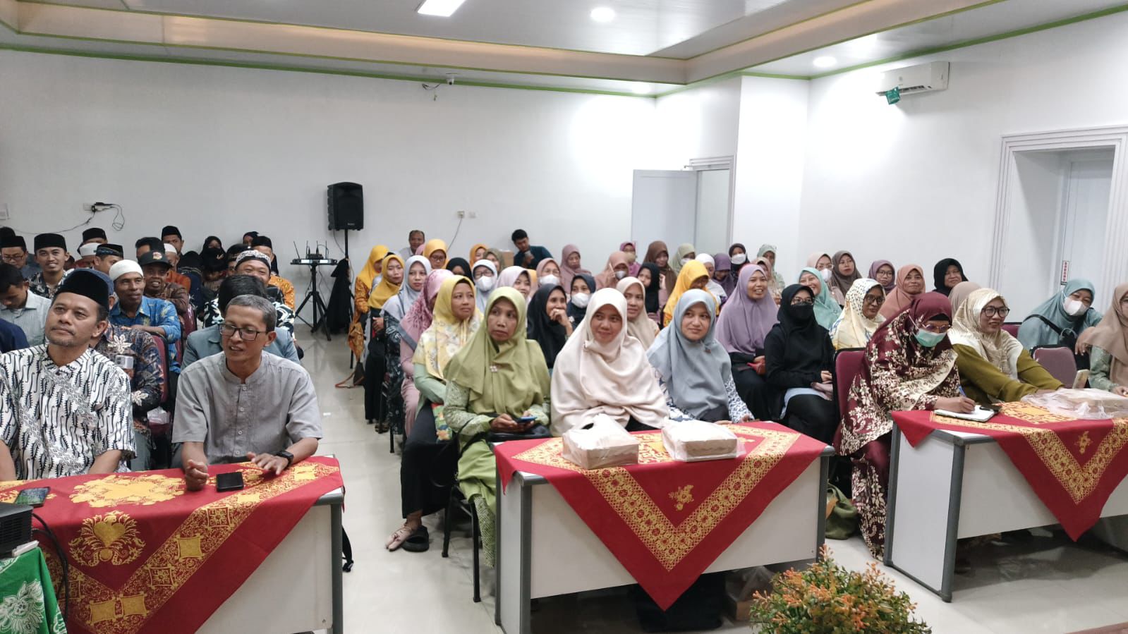 90 Ustadz/Ustadzah se-Gunungkidul Ikuti Sosialisasi Sambung Rasa Pimpinan DPRD DIY